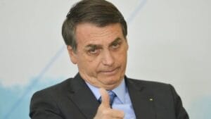 Bolsonaro afirma que não irá assistir