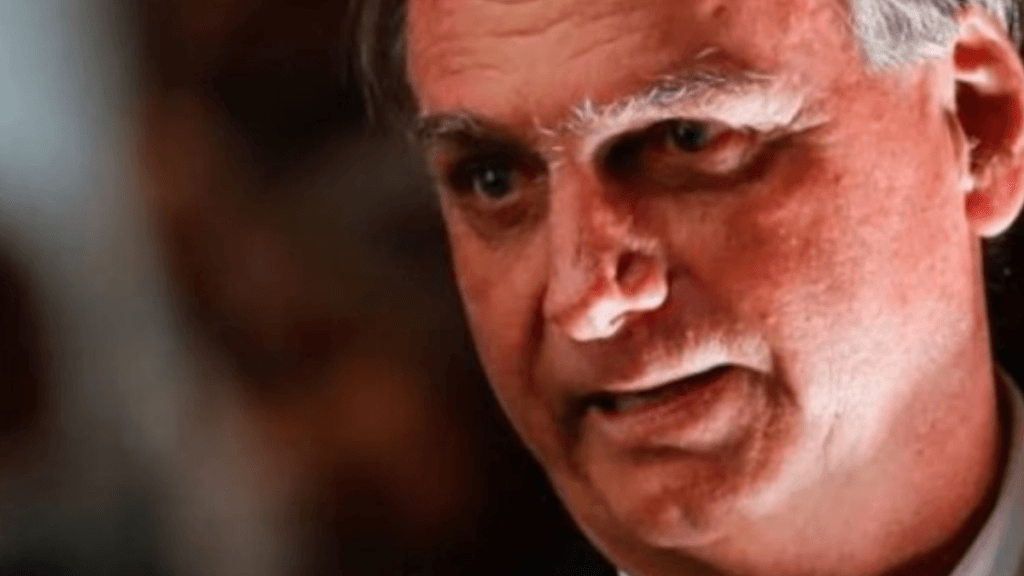 Bolsonaro critica Lei Rouanet após vitória de Fernanda Torres