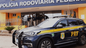 Motorista foi preso por embriaguez e posse de droga (Foto: Polícia Rodoviária Federal)