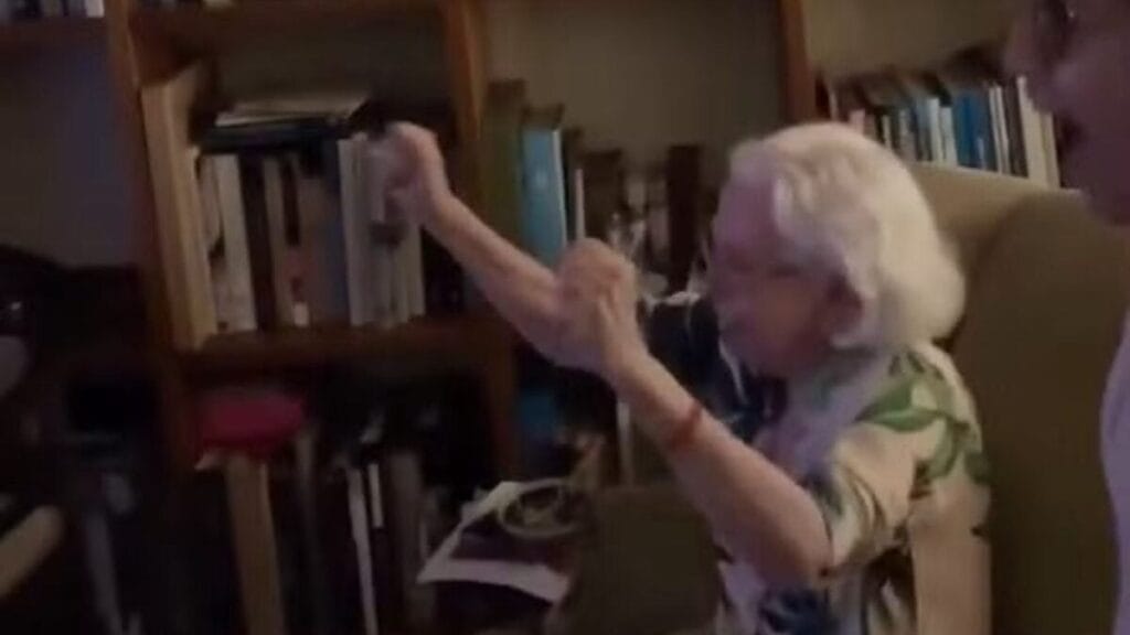 Fernanda Montenegro vibra com vitória da filha no Globo de Ouro