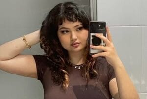 Influencer diz que homens a levam para compras e restaurantes caros apenas em troca de companhia único contato físico é andar de mãos dadas