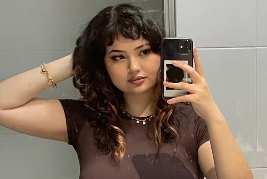 Homens levam influencer para compras em troca de companhia