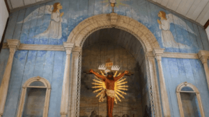 A igreja possui altares em estilo neoclássico e arquitetura colonial (Foto: Secult-GO)