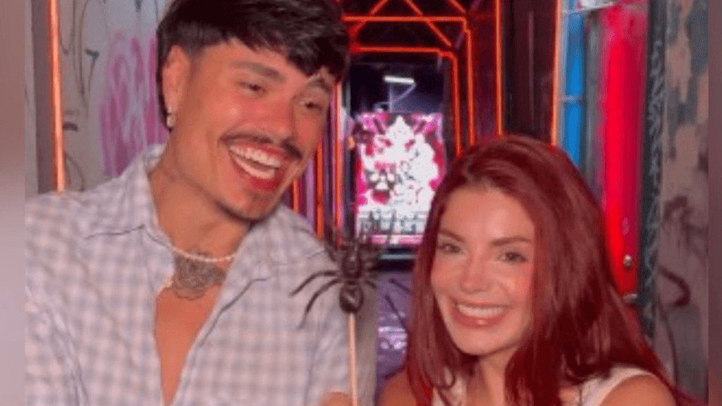 Influenciador goiano experimenta espeto de cobra na Tailândia