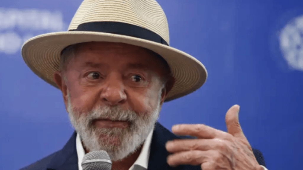 Lula conversa com Putin por telefone e anuncia viagem à Rússia em maio