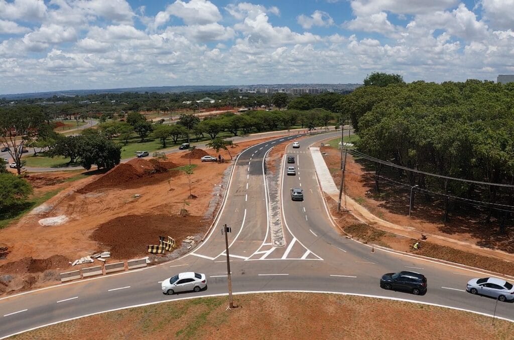 Nova rotatória entre Octogonal e Sudoeste tem todas as alças liberadas