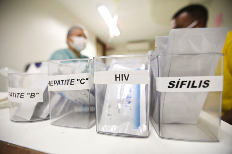 Novos autotestes de HIV começam a ser distribuídos no Distrito Federal