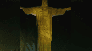 Evento católico no Cristo Redentor viraliza nas rede sociais (Foto: Reprodução)