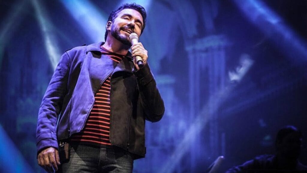 Padre Fábio de Melo faz desabafo sobre depressão e pede apoio dos fiéis em show