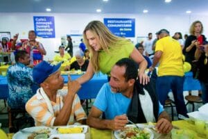 Restaurante Comunitário do Gama é reaberto após reforma e passa a oferecer três refeições diárias à população