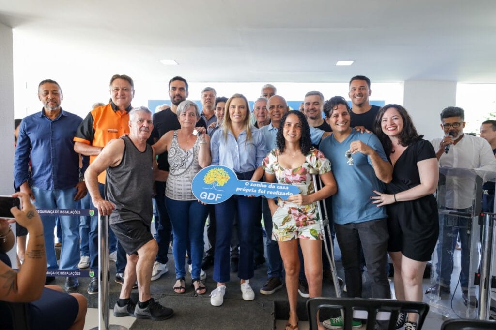 Sorriso no rosto e chaves nas mãos: GDF entrega mais 48 unidades habitacionais em Sobradinho