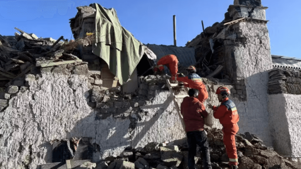 Terremoto mata 95 pessoas e deixa mais de 100 feridos no Tibete e Nepal