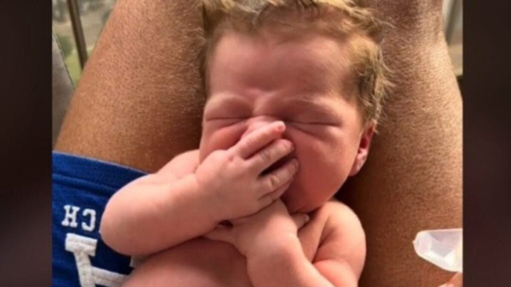 Vídeo de bebê achando que ainda está na barriga da mãe; assista