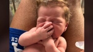 Vídeo de bebê achando que ainda está na barriga da mãe; assista Eu logo serei pai e esse vídeo me emocionou bastante