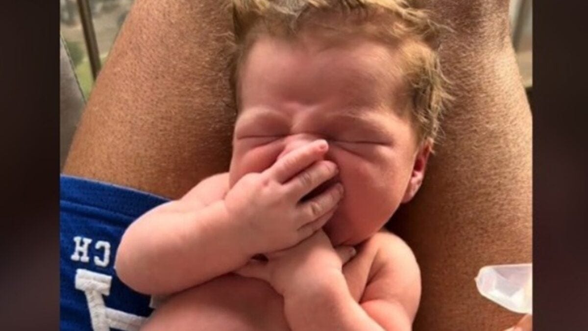 Vídeo de bebê achando que ainda está na barriga da mãe; assista Eu logo serei pai e esse vídeo me emocionou bastante