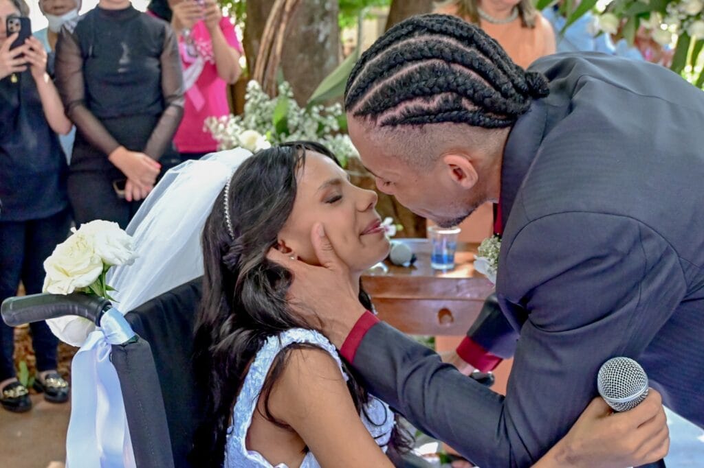 Casamento de paciente em cuidados paliativos emociona o Hospital de Base