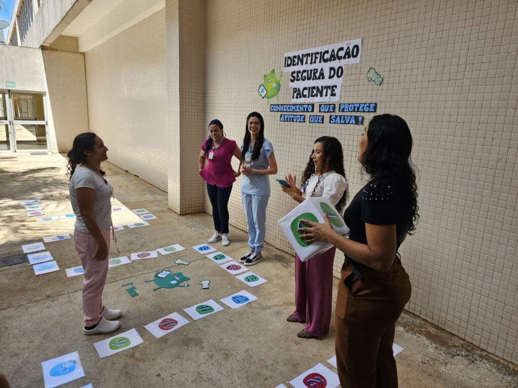 Colaboradores do HRSM participam de campanha de Identificação Segura do Paciente