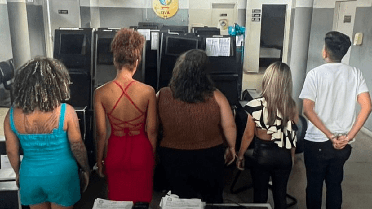 Grupo preso suspeito de aplicar golpe (Foto: Divulgação PCGO)
