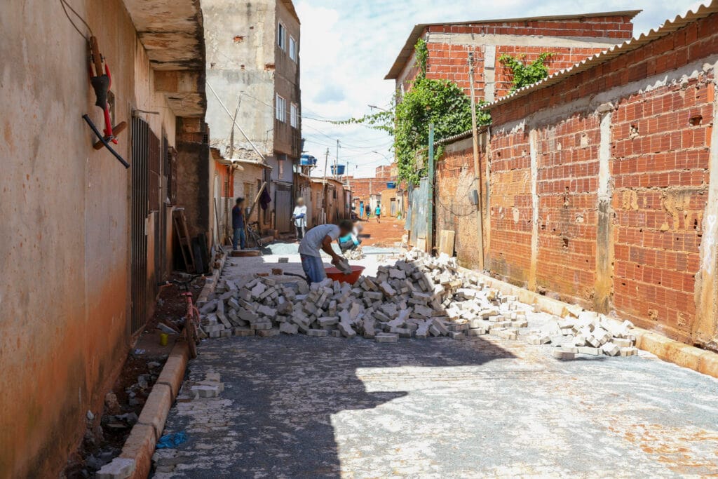 Fim da poeira: Pavimentação na Estrutural leva mais qualidade de vida aos moradores