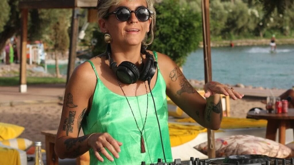 Goiana cria a primeira escola de DJ para mulheres no Marrocos