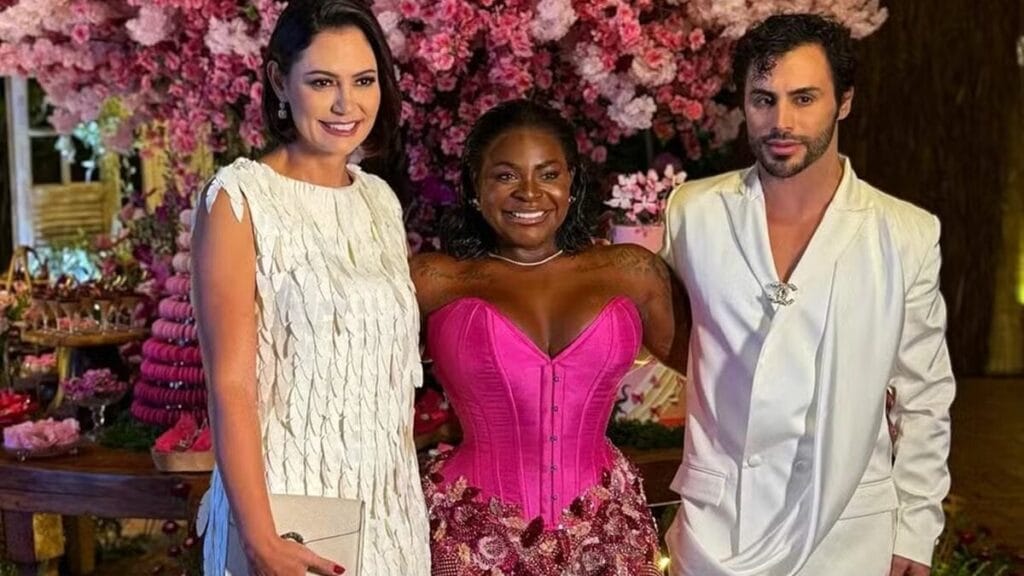 Jojo Todynho celebra aniversário com Michelle Bolsonoro e diz que vai entrar na política