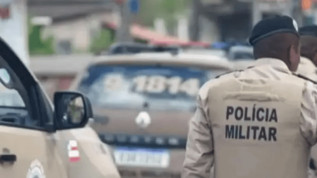 PMs são presos após furtar celular de torcedor durante abordagem em Salvador