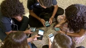 Petição contra veto a celular nas escolas atinge 1,5 milhão de assinaturas em uma semana Criador da proposta defende regulamentação pedagógica