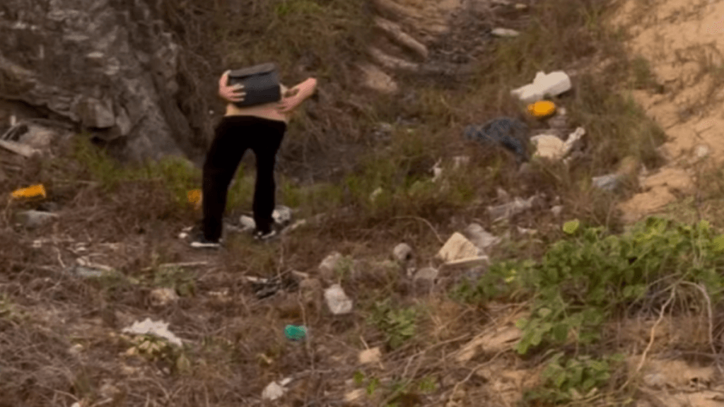 Praia do Segredo vira “cemitério” de lixo asiático, em Natal