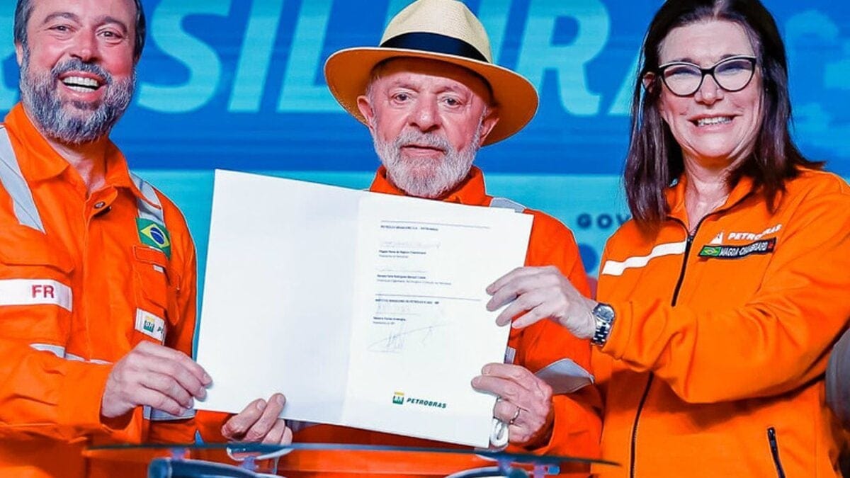 Lula ao lado da presidente da Petrobras, Magda Chambriard (Foto: Divulgação)