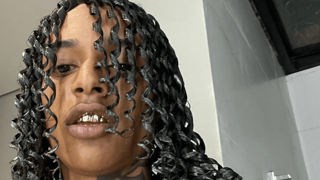 Rapper Oruam tenta fugir de blitz e é preso no Rio de Janeiro