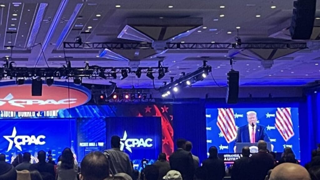 Trump cumprimenta Eduardo Bolsonaro: ‘Diga alô para seu pai’