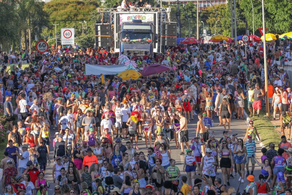 Vai curtir o Carnaval? Confira dicas de saúde para aproveitar a folia com segurança