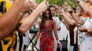 Anitta vira piada após festa de aniversário zen: