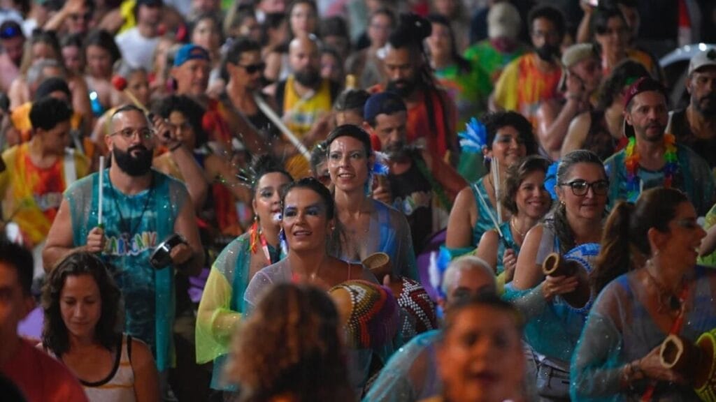 Bloco Zazaricando reúne mais de 3 mil pessoas em Pirenópolis