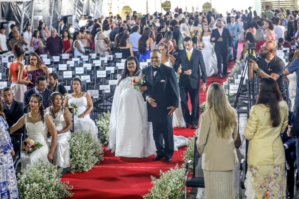 Casamento Comunitário alcança recorde de participação e oficializa união de 100 casais