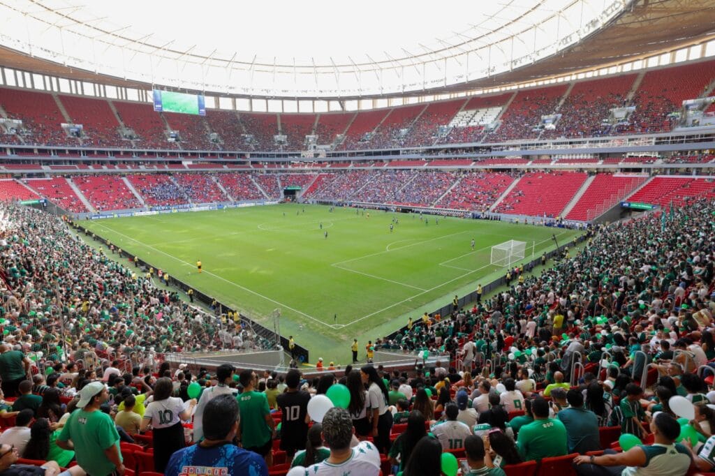 Com entrada e transporte gratuitos, final do Candangão reúne milhares de brasilienses na Arena BRB Mané Garrincha