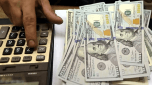 Dólar fecha a R$ 5,68, na menor cotação do ano, com estímulos na China