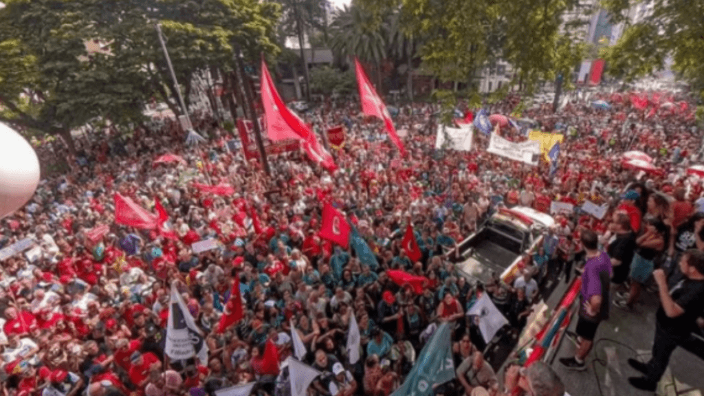 Esquerda faz atos dispersos pelo país contra anistia a Bolsonaro