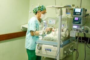 GDF autoriza a contratação de 50 médicos neonatologistas para a rede pública de saúde