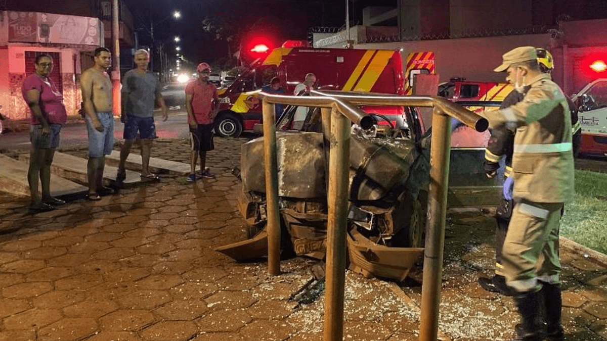 Motorista perde controle de veículo (Foto: Divulgação)