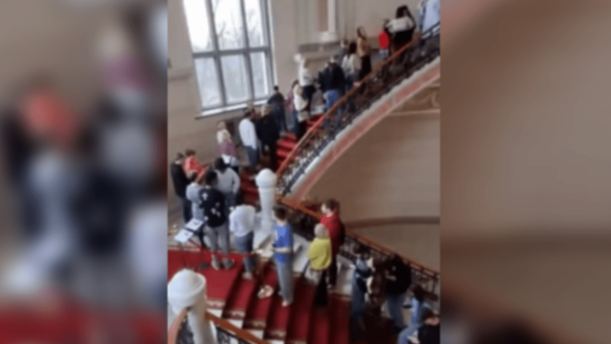 Fila na Letônia para ver o Oscar de