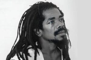 Morre Cocoa Tea, ícone do reggae, aos 65 anos Jamaicano ganhou fama global após lançar música em apoio a Barack Obama