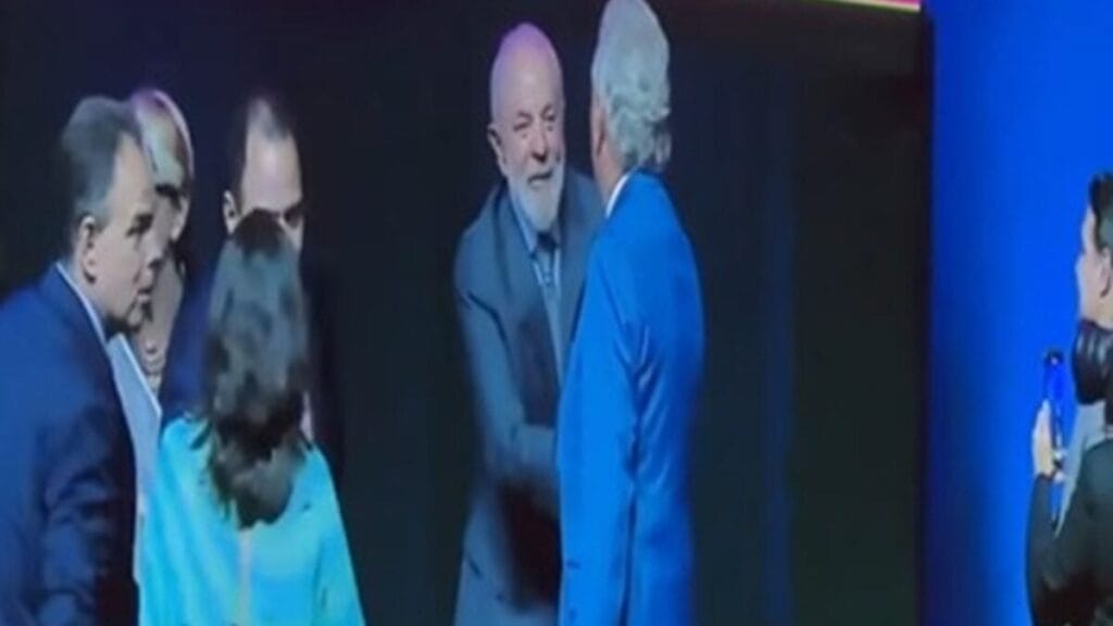 Possíveis adversários em 2026, Lula brinca com Caiado em cerimônia da OAB