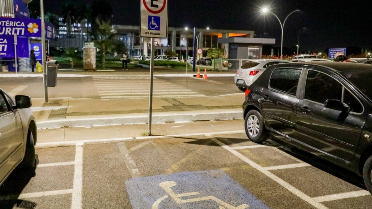 Vaga de estacionamento para pessoas com deficiência (Foto: Agência Brasília)