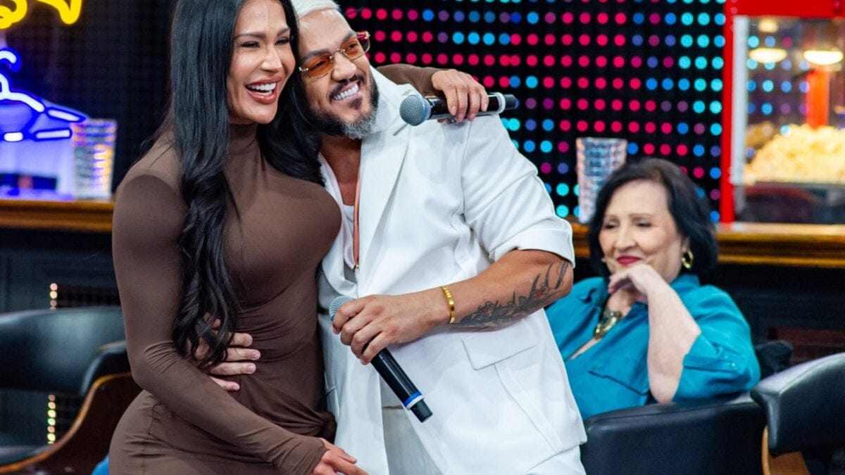 Reencontro de Gracyanne Barbosa com Belo repercute na web Ex-BBB participou do