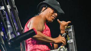 Ronaldinho Gaúcho no trio de Tierry no Circuito Barra Ondina em Salvador (Foto: Agnews)