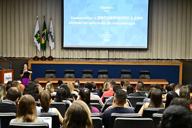 Servidores recebem treinamento para otimizar processos e reduzir desperdícios em unidades de saúde
