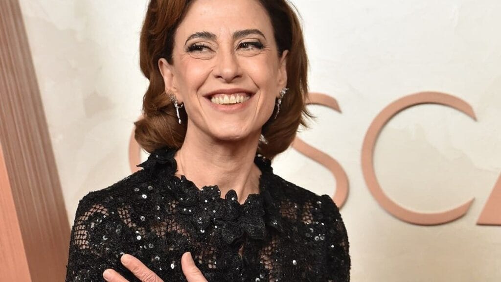 ‘‘Nós vamos sorrir. Sorriam’, diz Fernanda Torres