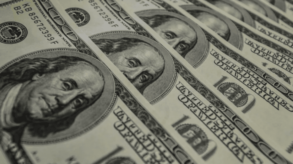 Dólar despenca para R$ 5,84 e Bolsa dispara 3% com suspensão de tarifas de Trump