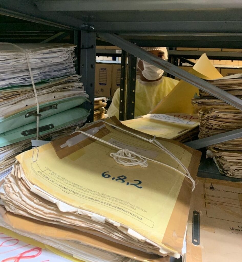 Reeducandos ajudam a preservar a história da capital por meio da restauração e arquivo de documentos